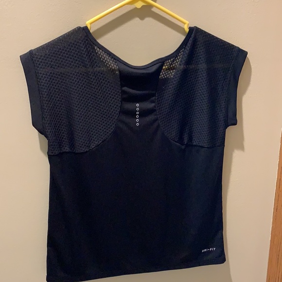 Nike top - Picture 4 of 4